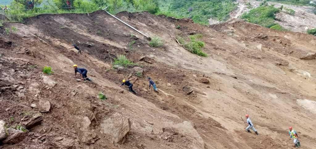 अम्कोट पहिरोमा वेपत्ता भएका पाध्यायको शव भेटियो