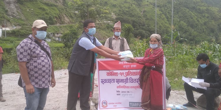 विपन्न परिवारलाई सरसफाई स्वच्छता सामाग्री वितरण