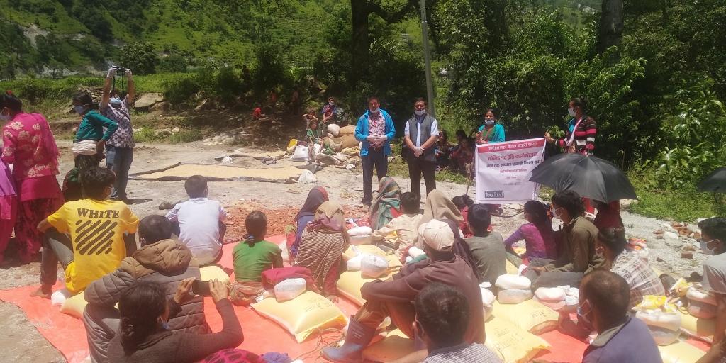 आईएनफ बाजुराद्धारा विपन्न परिवारलाई खाद्यन्न सहयोग