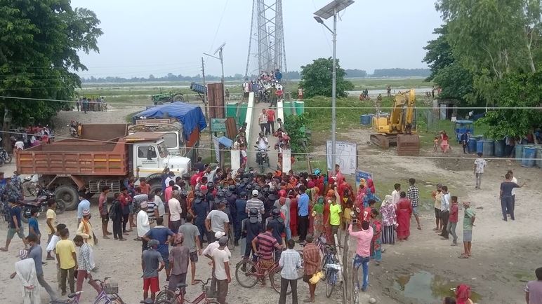 भारतबाट मल ल्याउन पाउनु पर्छ भन्दै कञ्चनपुरका किसान आन्दोलित