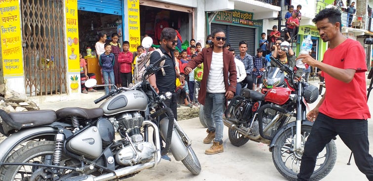 बाजुरामा पहिलोपटक आधुनिक गीतको छायांकन(तस्वीरसहित)