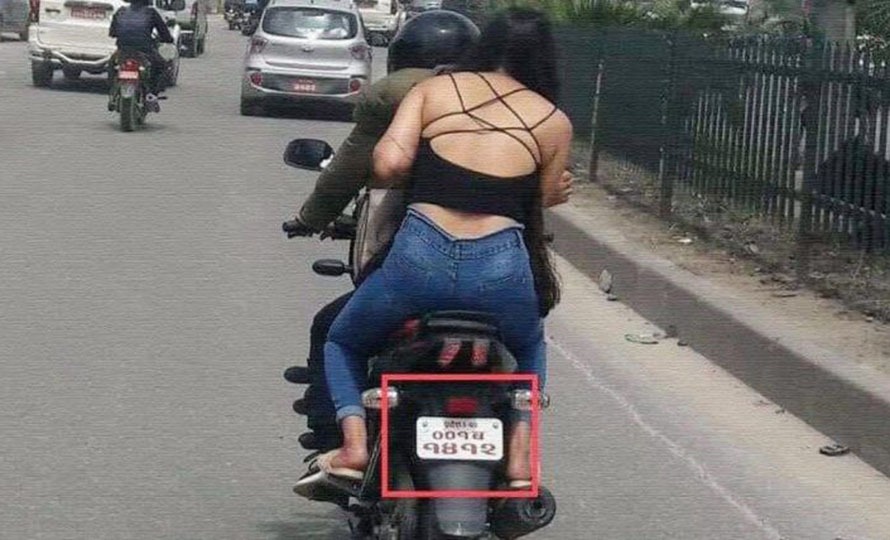 भाइरल तस्वीरले महिला कर्मचारी मानसिक तनावमा