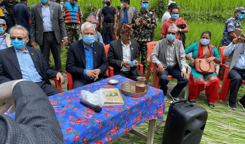 शोकमा डुबेको गाउँमा बाली मासेर गयो मन्त्रीको जम्बो टोली !