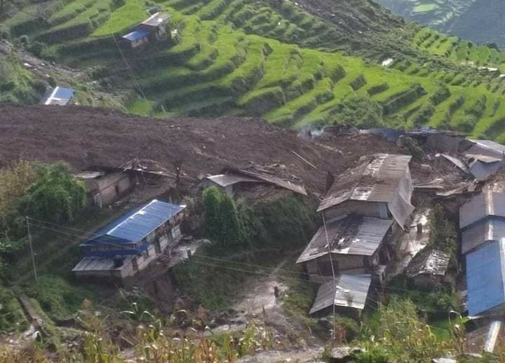 सिन्धुपाल्चोक पहिरो अपडेट : ३५ जना बेपत्ता, ४ घाइतेलाई हेलिकप्टरमार्फत काठमाडौँ पठाइयो