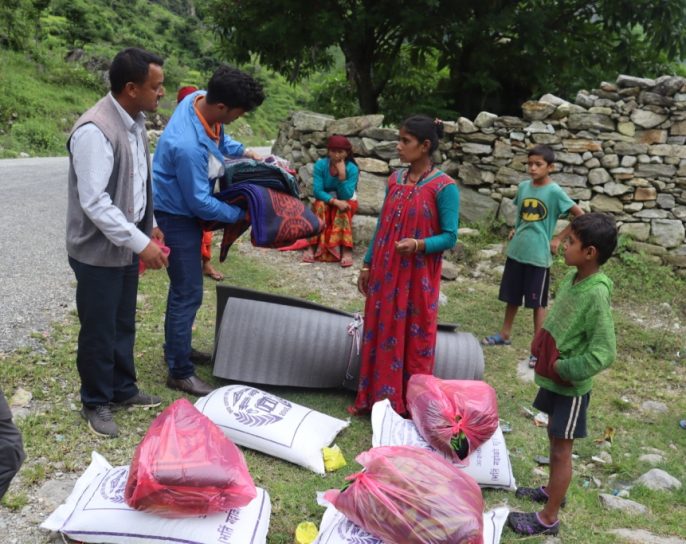 बडिमालिका मिडिया हाउसको समन्वयमा बाढि पिडीतलाई राहत सहयोग