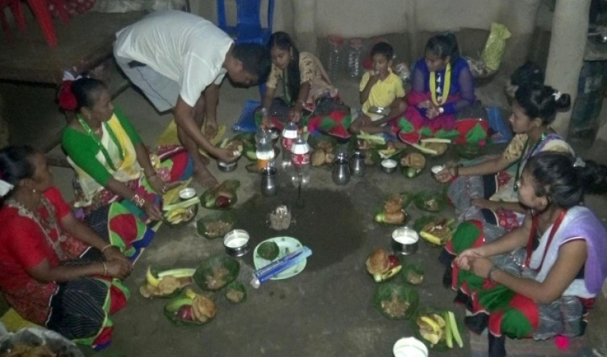 थारु बस्तीका घरघरमा ‘अट्वारी पर्व’