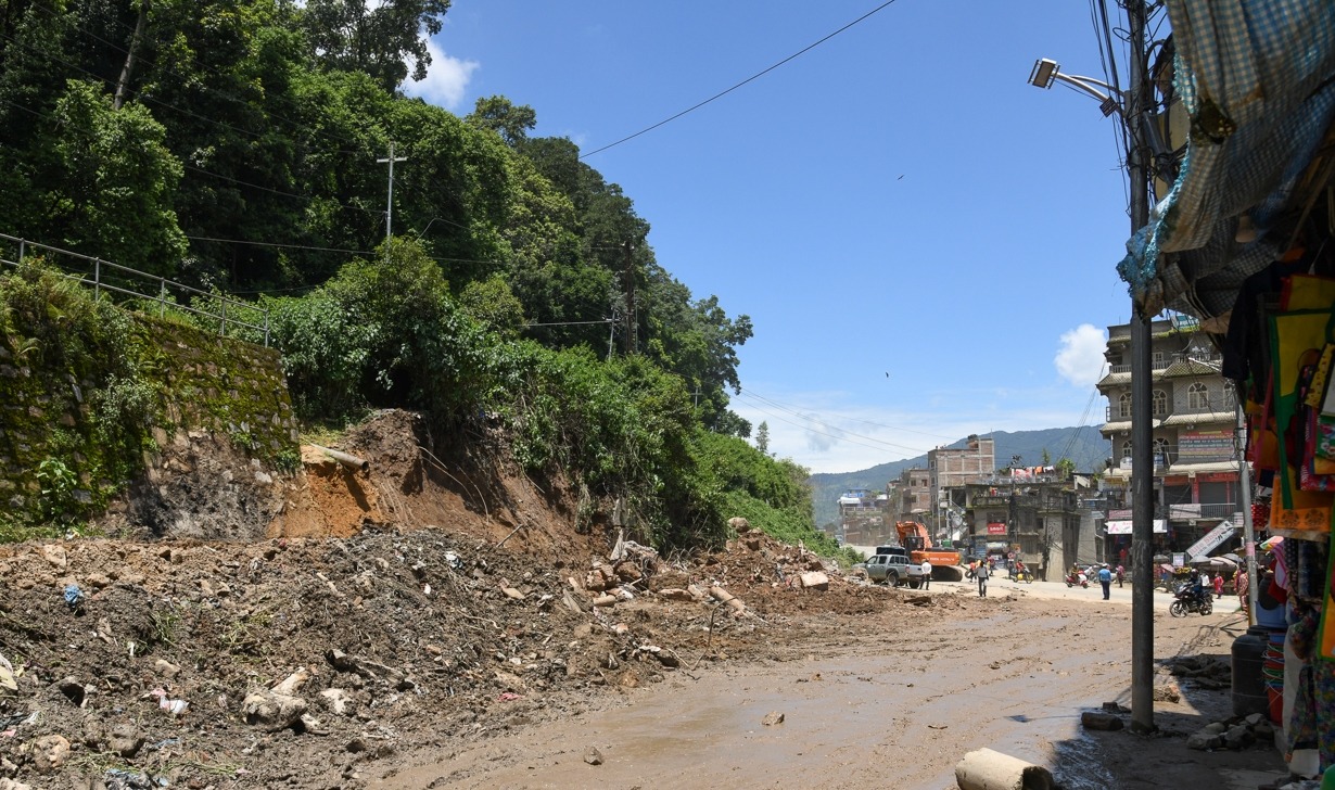 ‘जनतालाई सुकुम्बासी बनाउने यो कसको सरकार ?’