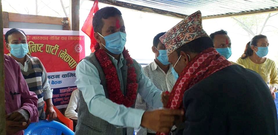 बुढीनन्दामा काँग्रेस छाडेर दर्जन बढी कार्यकर्ता नेकपामा प्रवेश