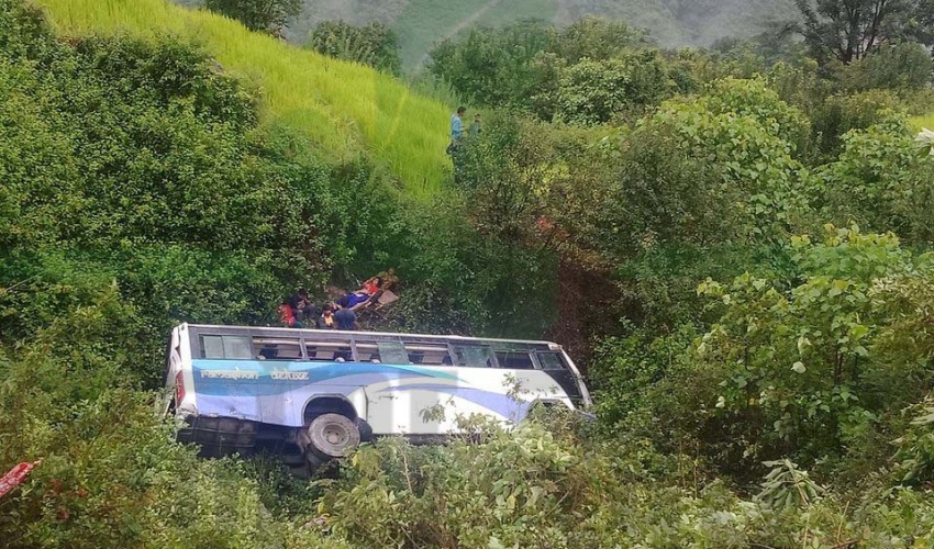 डोटी बस दुर्घटना : तीन जनाको मृत्यु, २९ घाईते