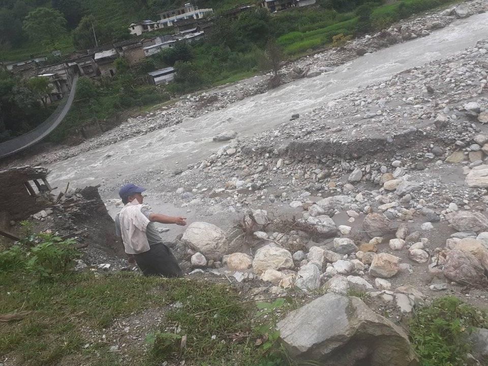 नेकपाका नेता रावलसहितको टोली बाढीपहिरो प्रभावित क्षेत्रमा