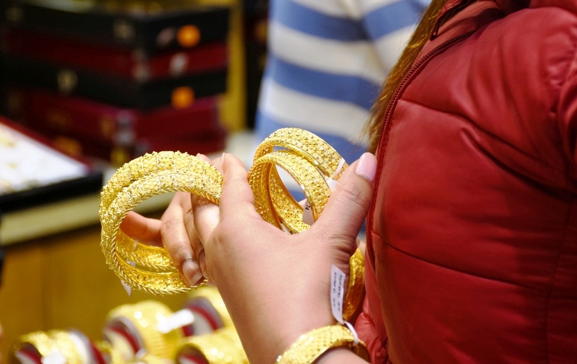 सुनको मूल्य तोलामै एक हजार रुपैयाँले घट्यो