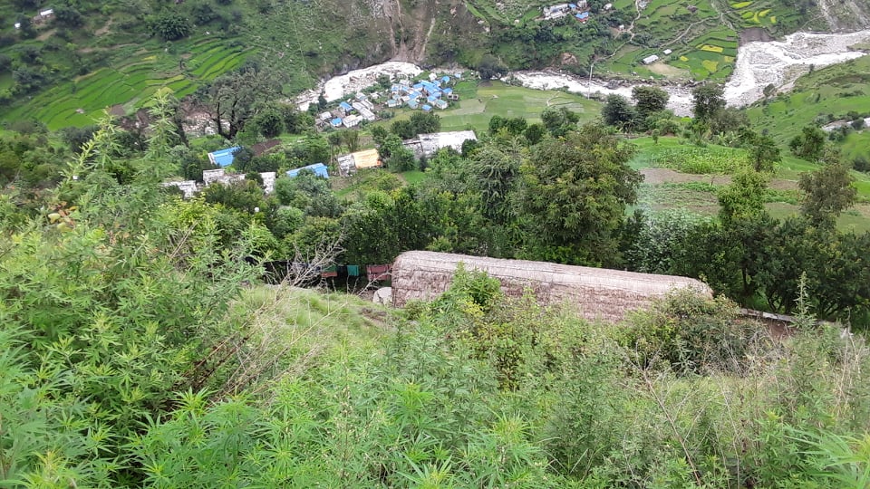 बस्तिमाथि सडक निर्माण भएपछि पहिरो जाने चिन्ता