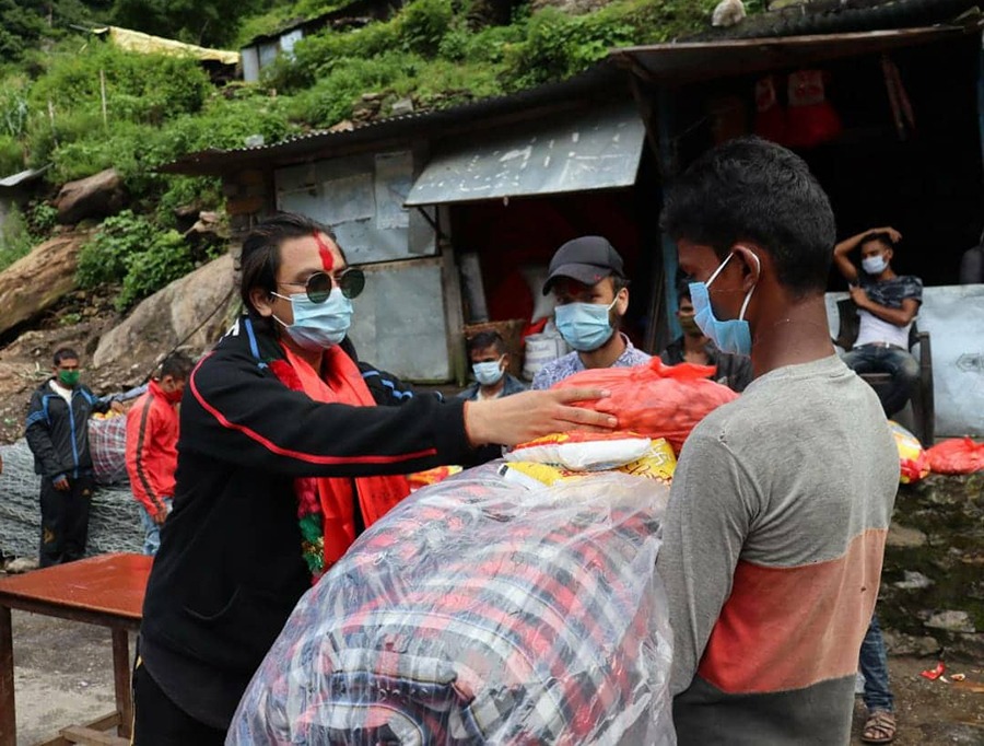 कालिकोटका बाढी प्रभावितलाई पलको सहयोग