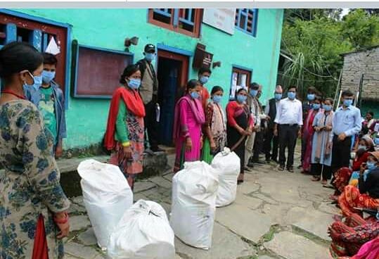त्रिवेणीकी उपप्रमुख सुनारको नेतृत्वमा राहात वितरण