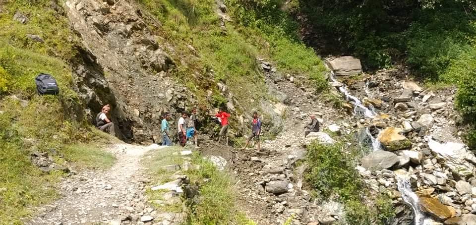 स्थानियद्धारा अनाई देखी खडुका सम्मको बाटो निर्माण