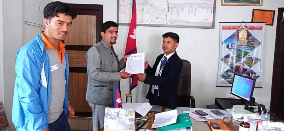 बाजुराका समस्या समाधान गर्न सिडियाेलाई नागरिककाे ज्ञापनपत्र