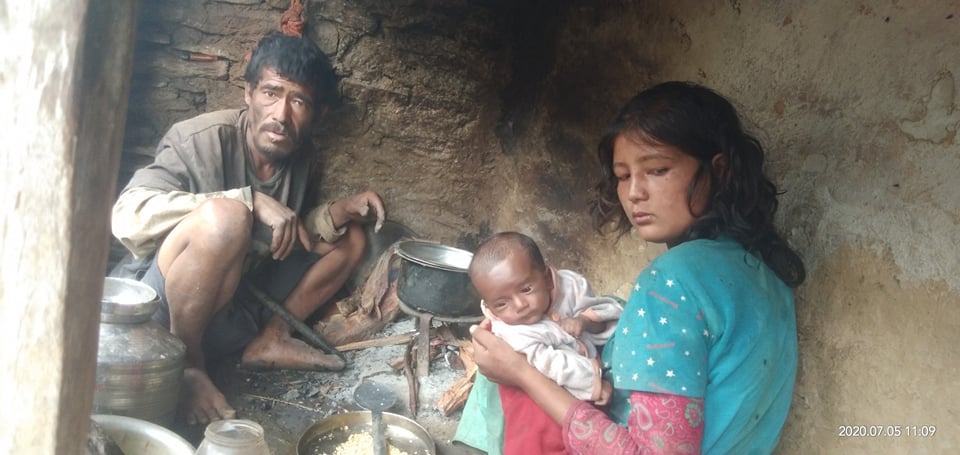 त्रिवेणीमा एक अपाङ्ग दम्पतिको पीडा यस्तो (भिडियोसहित)