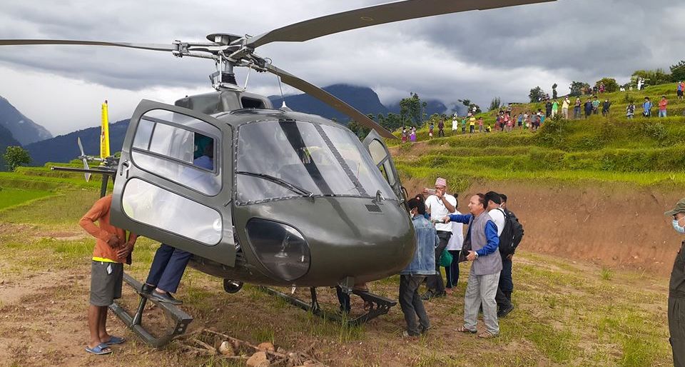 गर्भवती महिलाको हेलिकप्टर मार्फत उद्दार