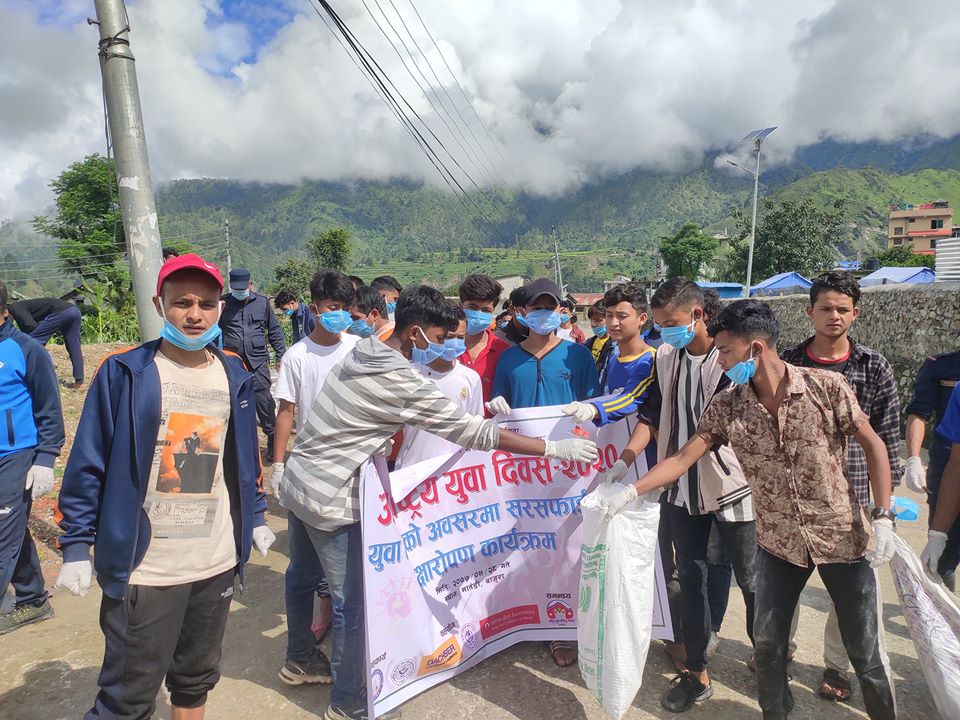बाजुरामा युवा दिवसः सरसफाई गरेर मनाईयो