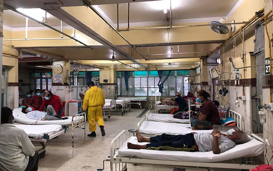 अस्पतालमा उपचार गर्न जाने कि कोरोना संक्रमित हुन ?