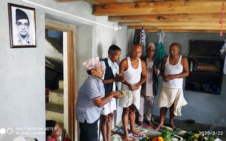 स्वर्गीय ऐसेनी महतको नाममा विद्यालयमा अक्षय कोष स्थापना