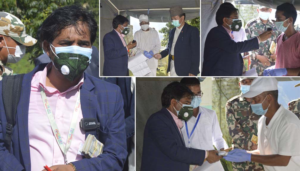 बाजुरा र अछामका बाढीपिडितलाई इन्द्रेणीका कंडेलको १३ लाखबढी सहयोग