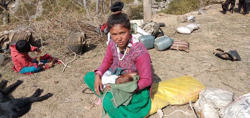 बाजुरामा जोखिममा आमाहरू