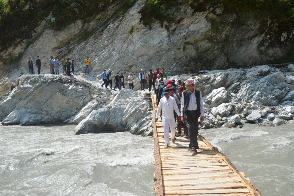 बेलिव्रिज आउँदै गर्छ, अहिलेलाई काठे साँगु