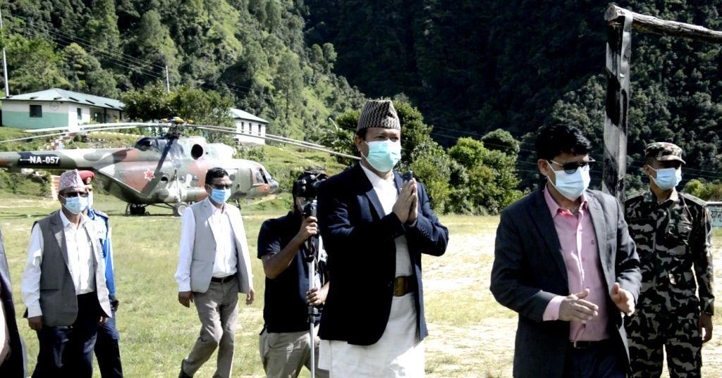 मुख्यमन्त्रीको टोलीले दियो बाढी प्रभावित परिवारलाई राहत