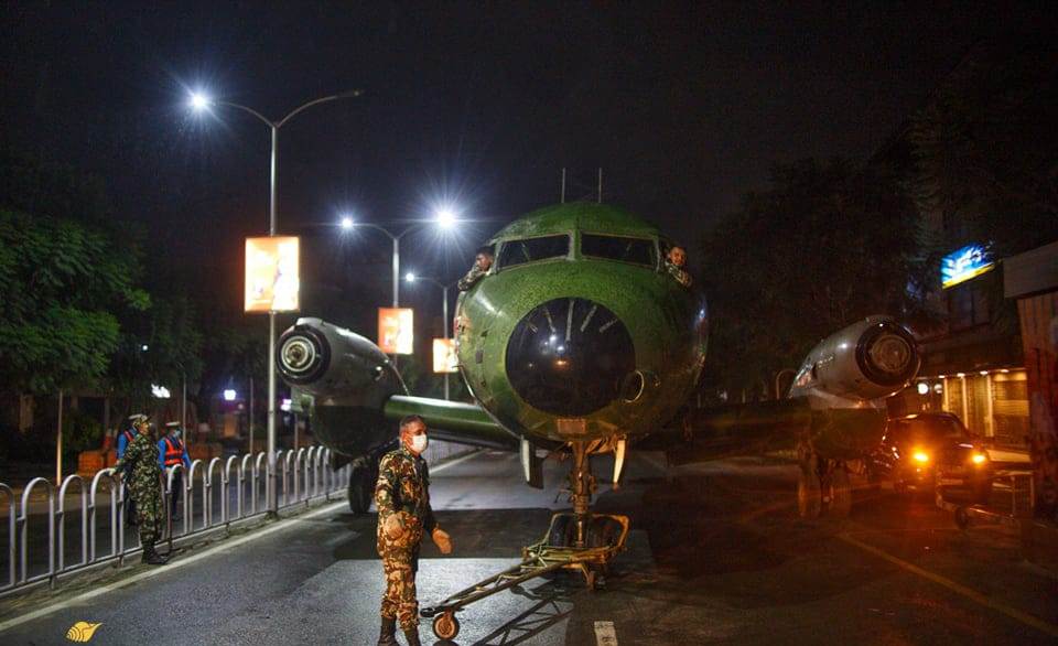 काठमाडौंको सडकमा विमान गुडेपछि…