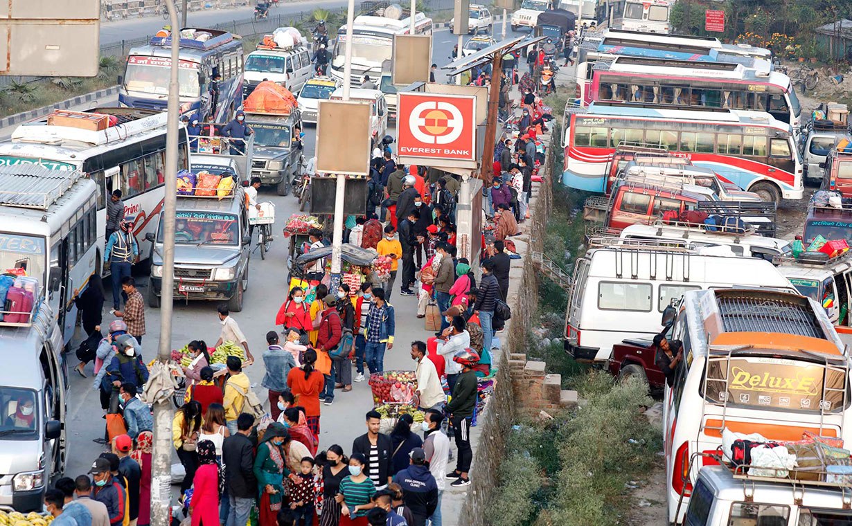 दशैं मनाउन गाउँ फर्किने क्रम बढ्दै, तर अघिल्लो वर्षको तुलनामा न्यून