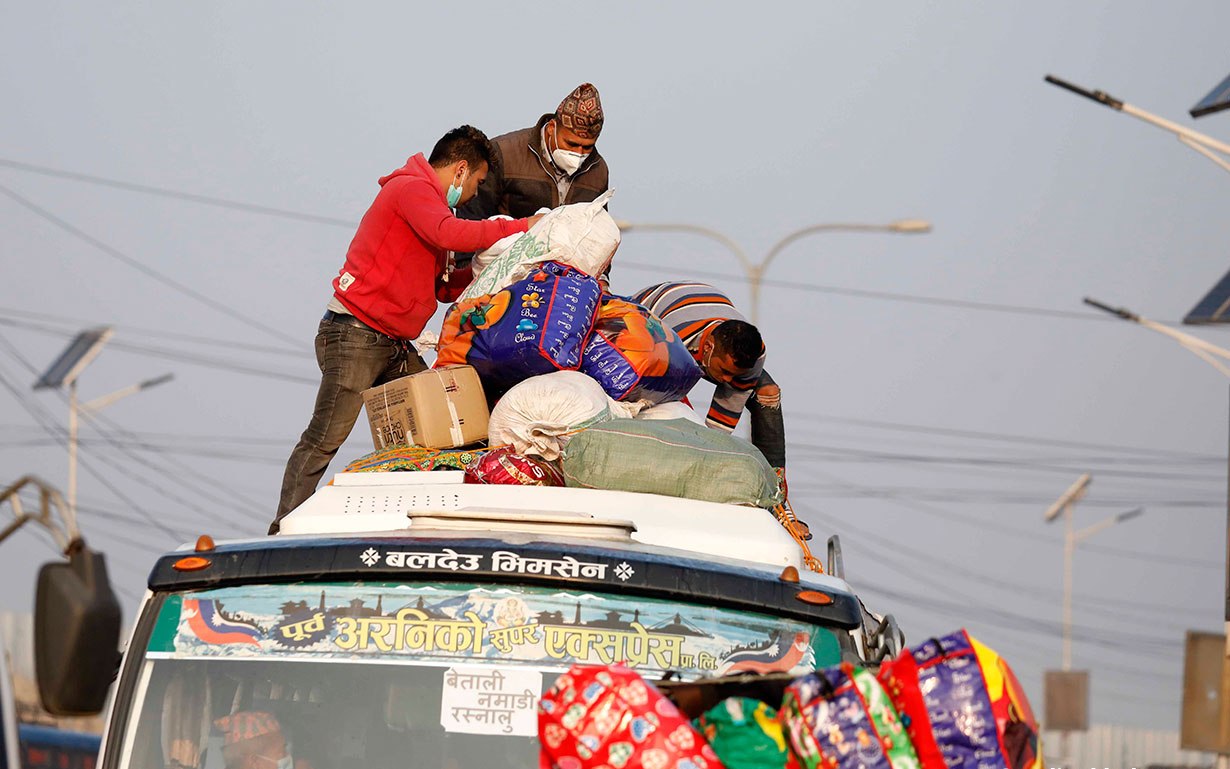 दशैंको यात्रा : दलालको रजाइँ, यात्रुको हरिबिजोग