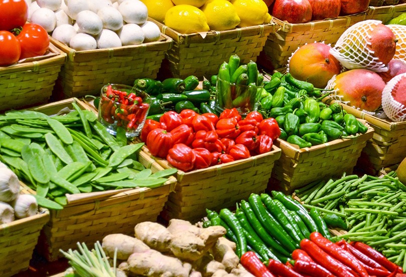 गैरकानुनी व्यापार गर्नेमा फलफूल र तरकारी पसल अगाडि