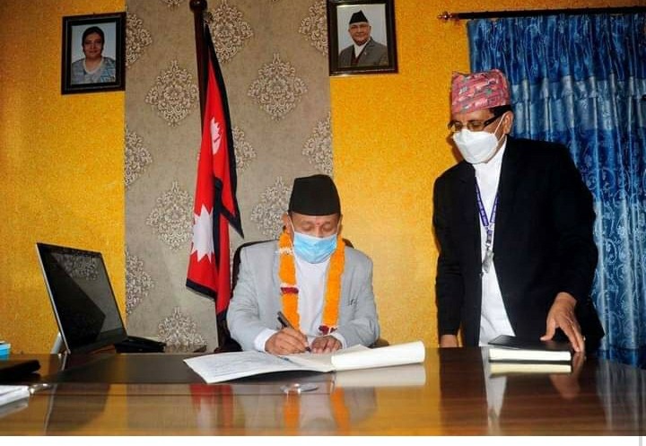 सरकारको प्रवक्ताको जिम्मेवारी सञ्चारमन्त्री गुरुङलाई 