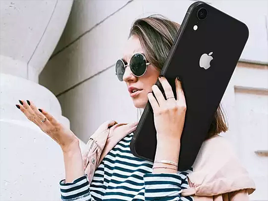 २० वर्षपछि डेढ फिट लामो आइफोन !