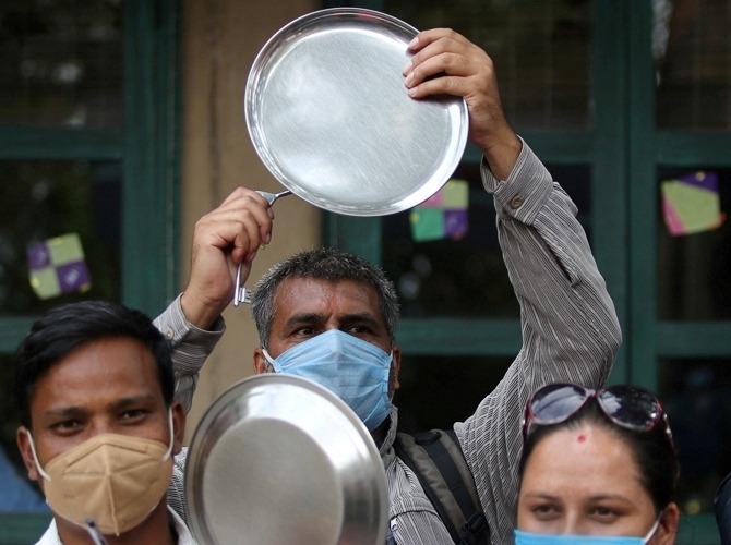 बालुवाटारमा थाल ठटाएर पत्रकारको प्रदर्शन