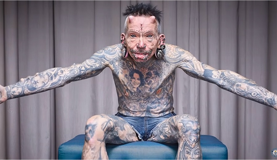 विश्व कीर्तिमान राख्न निधारमा सिङ, जीउमा साढे ४०० प्वाल ! (भिडियोसहित)