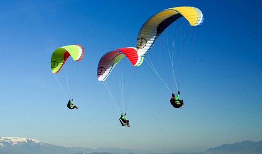 उड्न थाले पर्यटक पोखराको आकाशमा