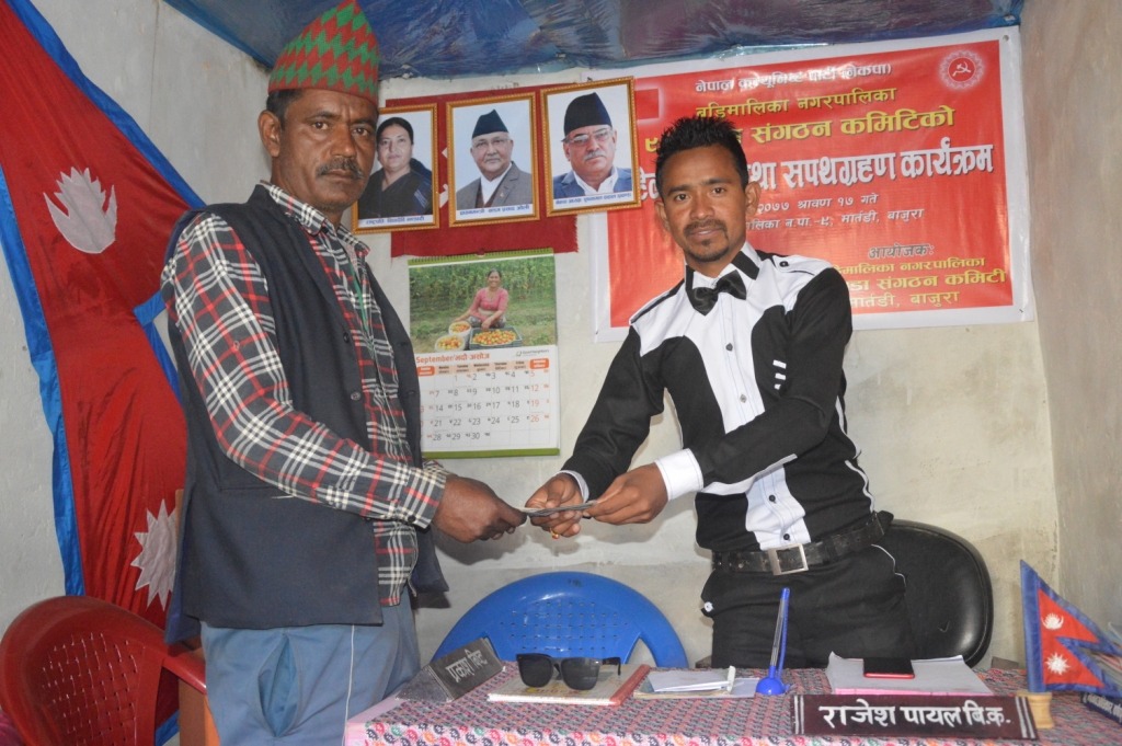 नेकपा ९ नम्बर वडा कमिटी अध्यक्षद्धारा चंदाराको उपचारका लागि आर्थिक सहयोग