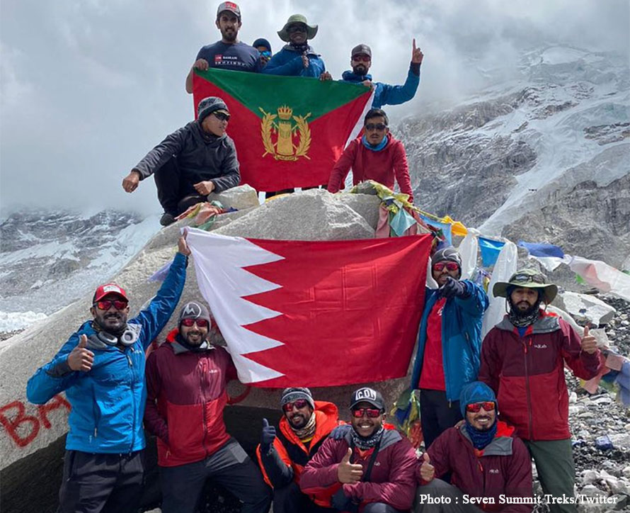 बहराइनका राजकुमारसहितको टोलीले चढ्यो लोबुचे हिमाल