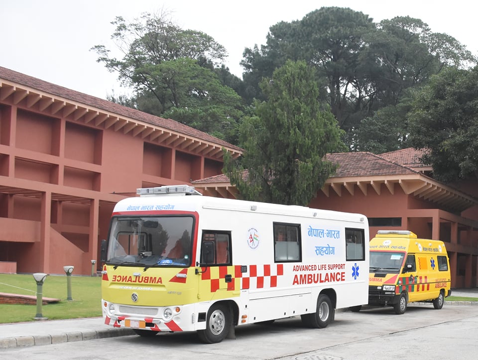 गान्धी जयन्तीको अवसरमा भारतीय दूतावासद्वारा एम्बुलेन्स र बस वितरण