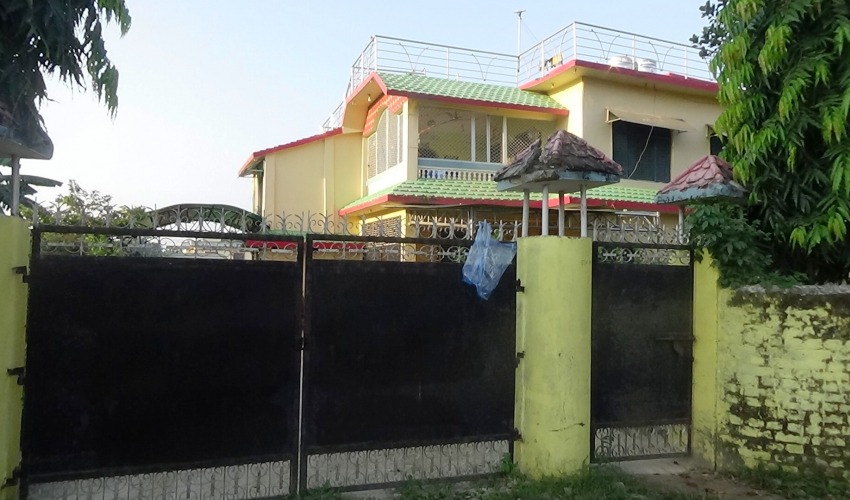 धनगढीमा घर फुटाएर नगद सहित ३० तोला सुन चोरी