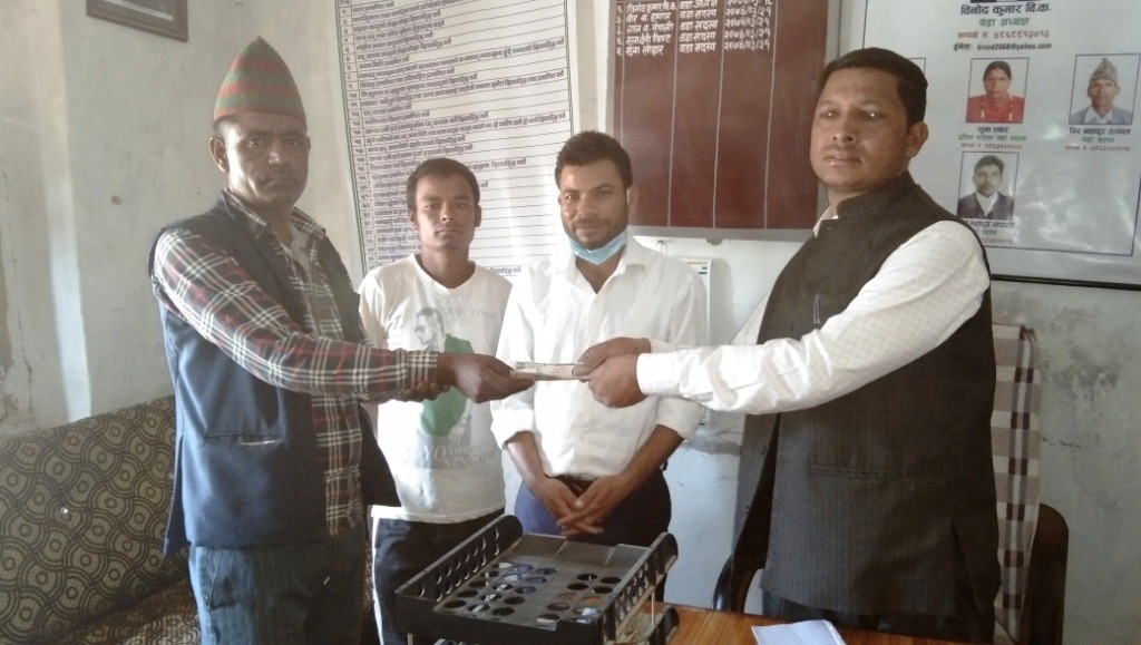 भिरबाट लडेर घाईते भएका चंदाराको उपचारका लागि ऐडीले गरे आर्थिक सहयोग