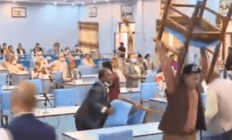 कानूनले भन्छ- ‘सार्वजनिक सम्पति तोडफोड गर्ने सांसदलाई १ वर्ष जेल, १० हजार जरिवाना’