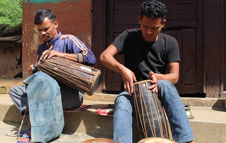 लोप हुँदै मादल बनाउने पेशा