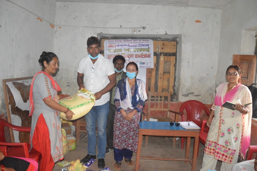 ३० जना सिमान्तकृत महिलालाई राहत वितरण