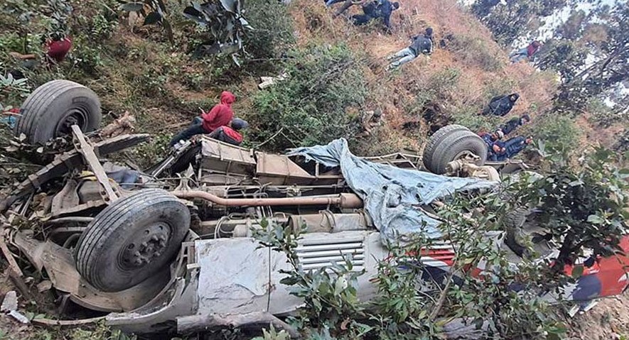 बैतडी बस दुर्घटनाका घाइतेको बयान : बस त हावामा घुम्यो, अब बाँचिदैन भन्ने लाग्यो