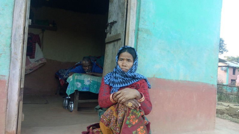 उपचार गर्ने पैसा नहुँदा घरमै थलिए कर्ण