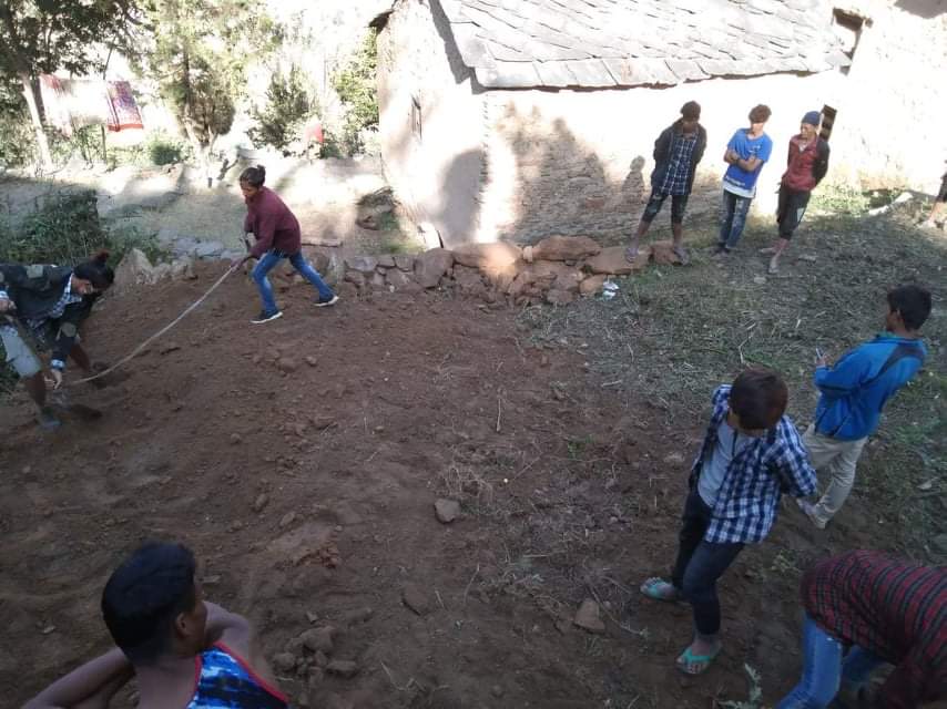 खप्तड मालिका युवा संजालका युवाद्वारा खेलमैदान निर्माण