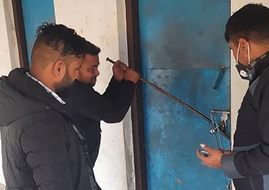 प्रचण्ड-माधव समूहले लगाएको ताला केपी समूहले फोड्यो